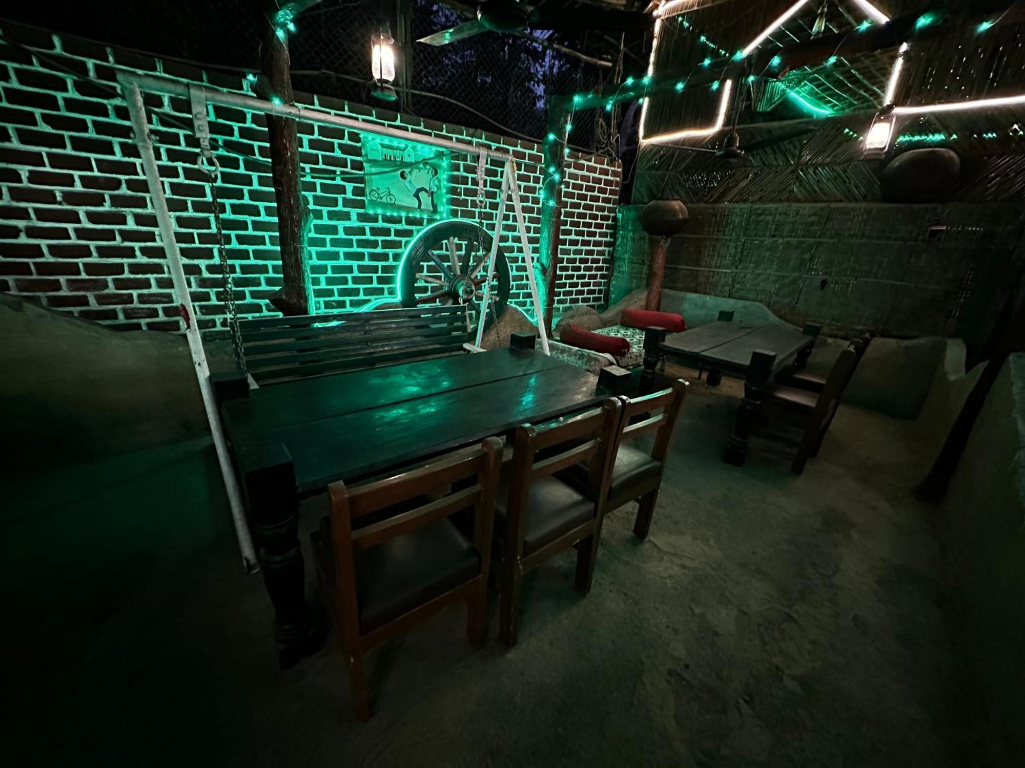 The Saffron Suites Sasupada Ngoại thất bức ảnh