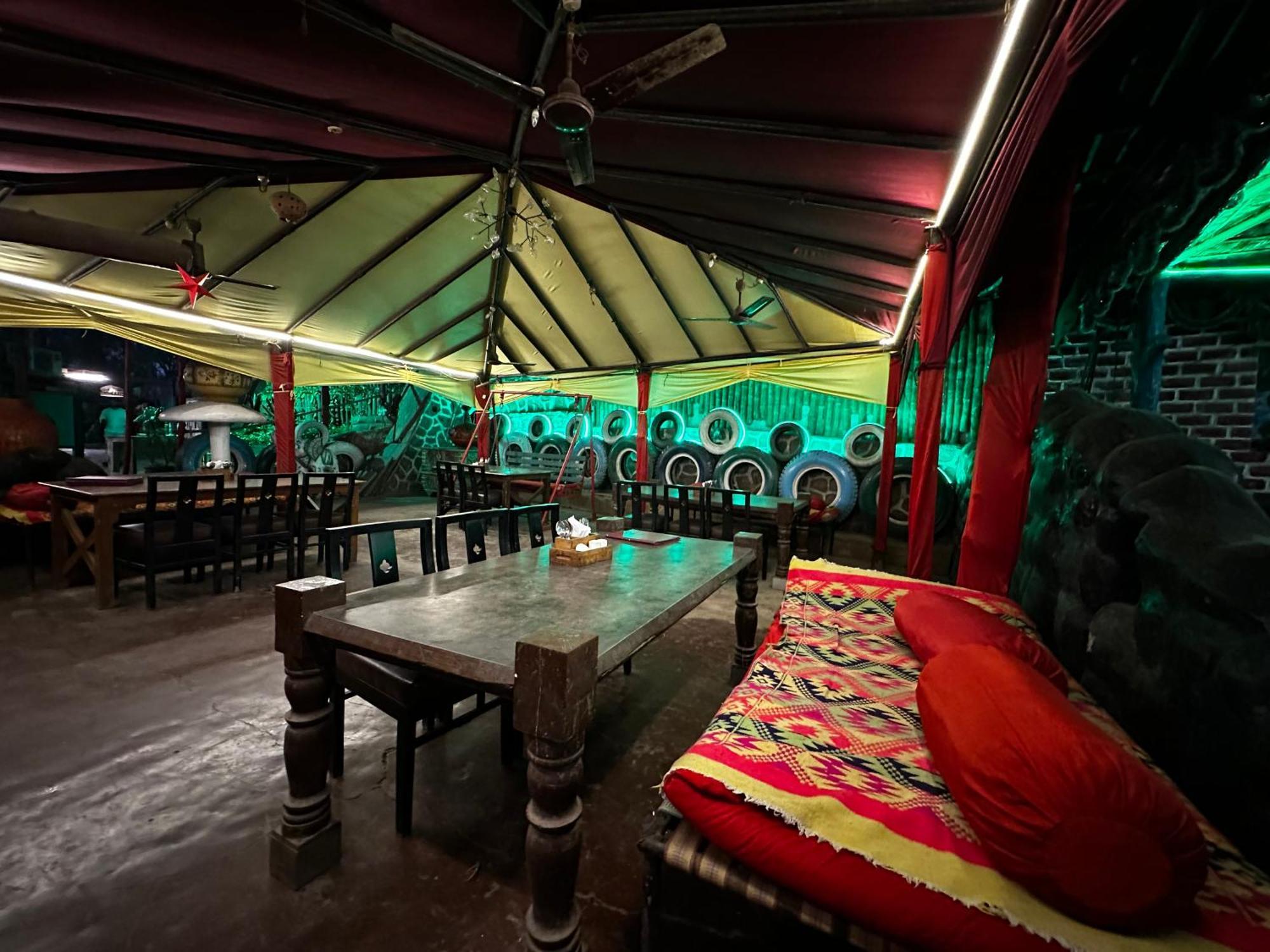 The Saffron Suites Sasupada Ngoại thất bức ảnh